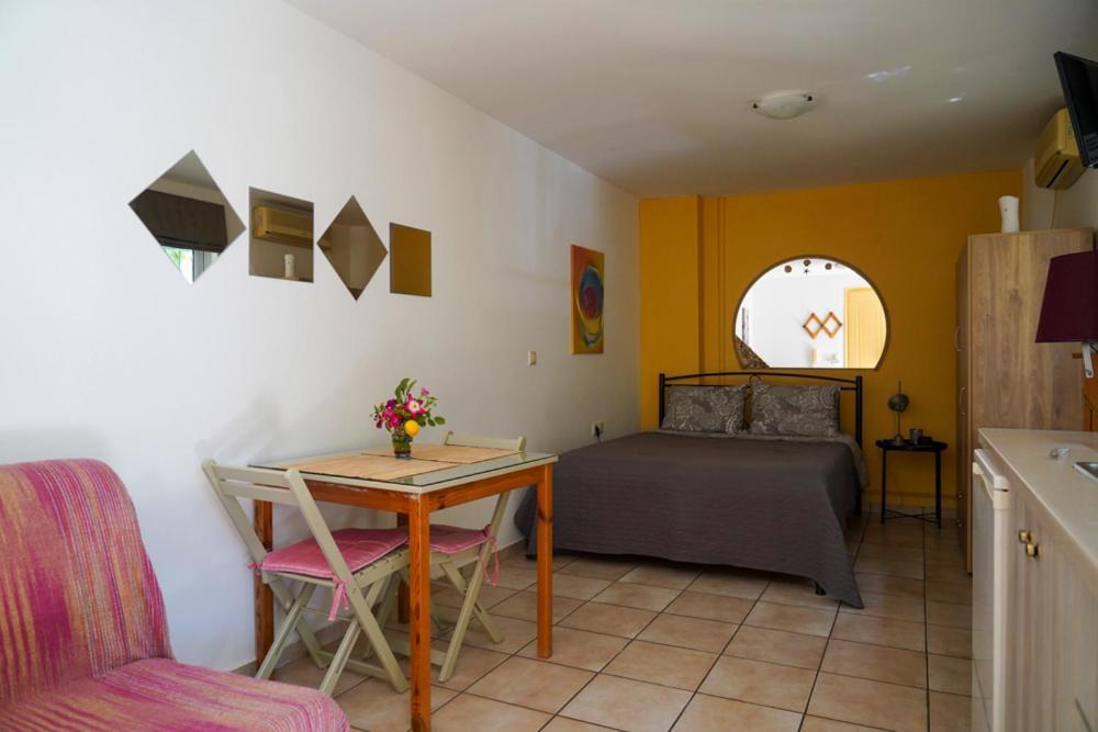 Cosy Guest House With Private Yard Saronida Экстерьер фото