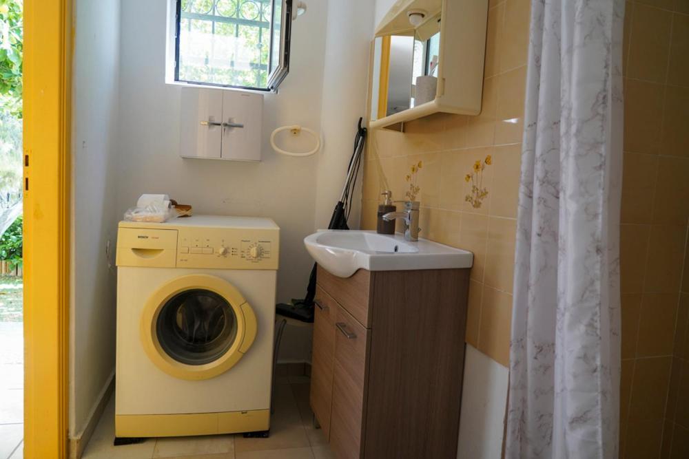 Cosy Guest House With Private Yard Saronida Экстерьер фото