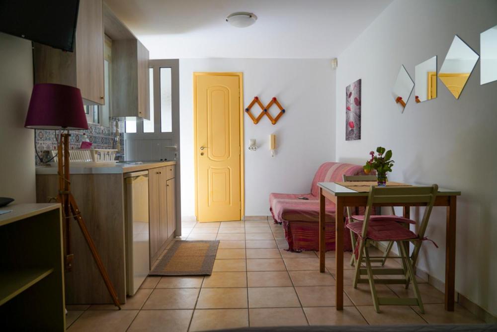 Cosy Guest House With Private Yard Saronida Экстерьер фото