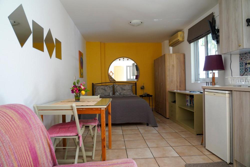 Cosy Guest House With Private Yard Saronida Экстерьер фото